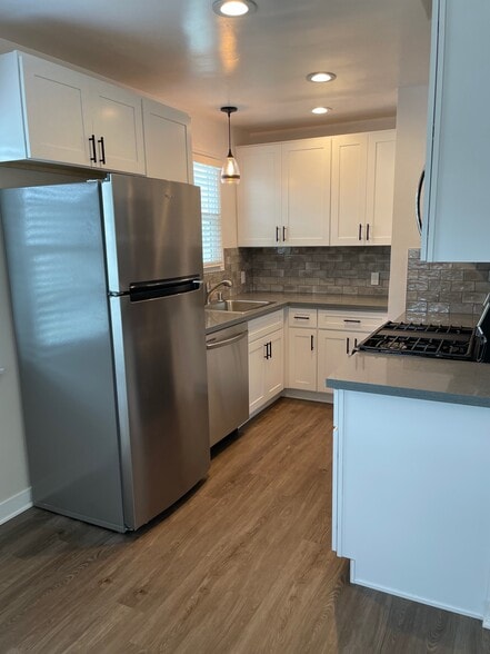 Kitchen left - 116 Franklin Ct