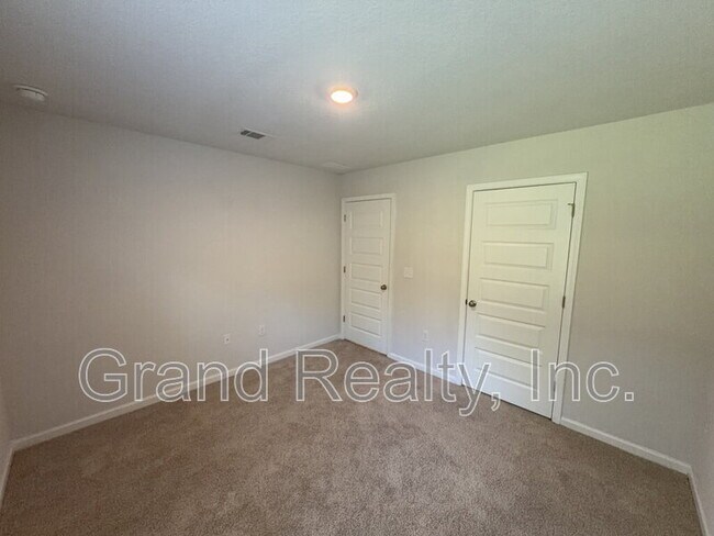 Building Photo - 5431 Peach Dr