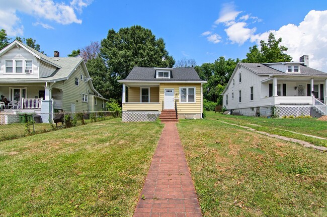 Building Photo - Single Home in Baltimore City!