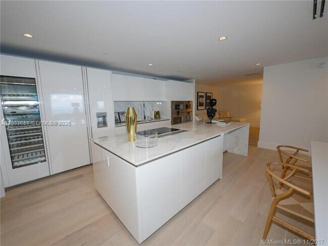 Building Photo - 10201 Collins Ave