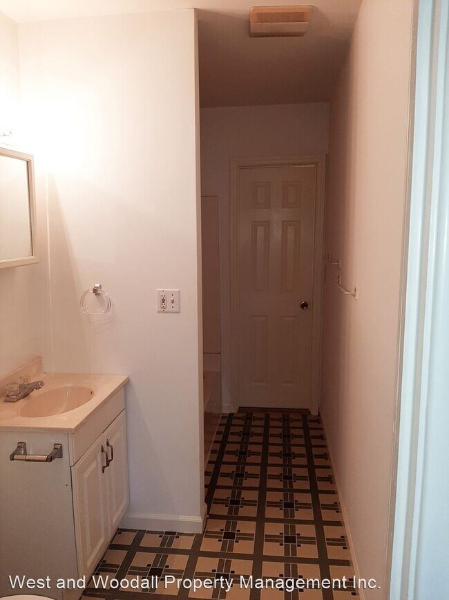 Building Photo - 3 br, 2.5 bath House - 2413 Pickett Road