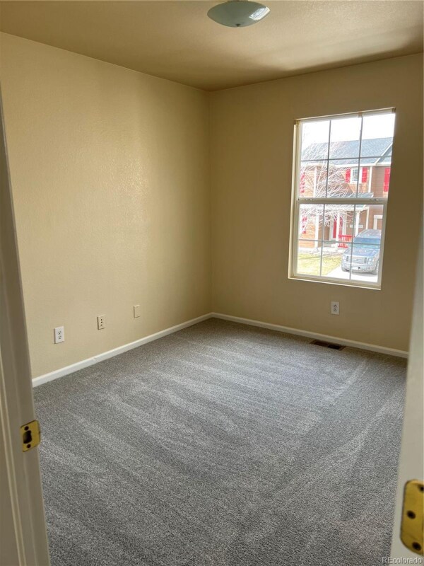 Building Photo - 5222 E 100th Way