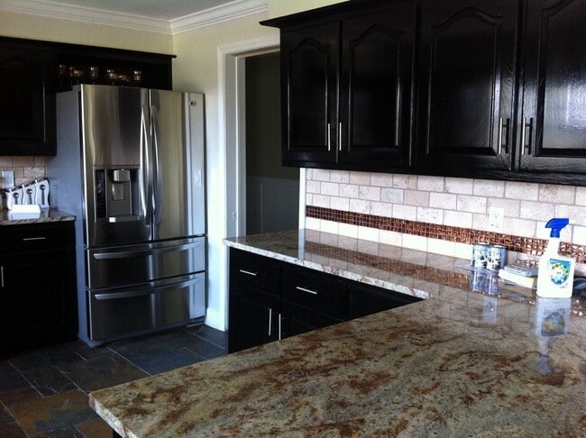 Building Photo - 3/2/2 Fenced yard, gunite pool and spa