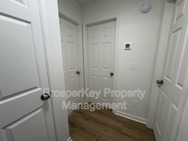 Building Photo - 2303 Nail Ct