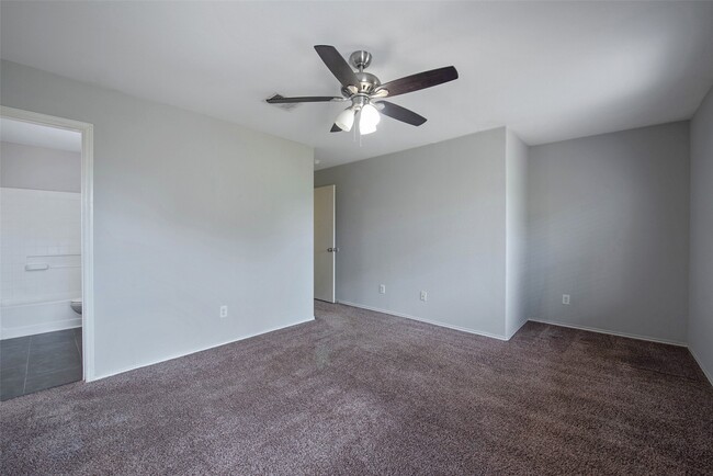 Building Photo - 7939 Yaupon View Dr