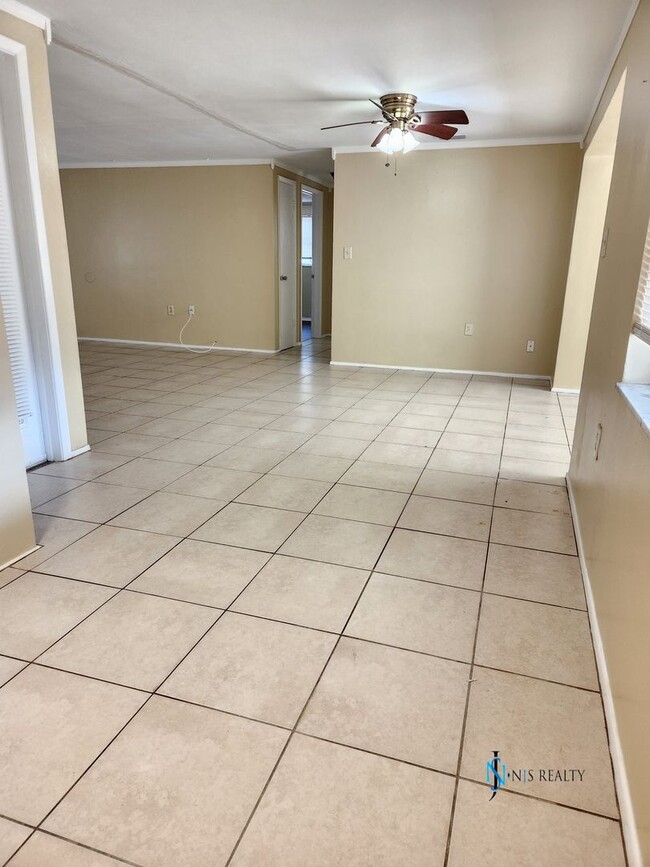 Building Photo - JUST REDUCED!!  Beautiful 2/2/1 1150 Sq. Ft. with BONUS ROOM!!... tile & luxury plank flooring, F...