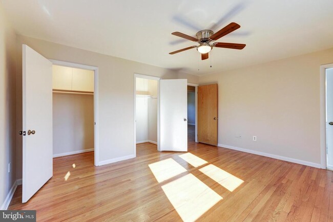 Building Photo - 1013 Westbriar Dr NE