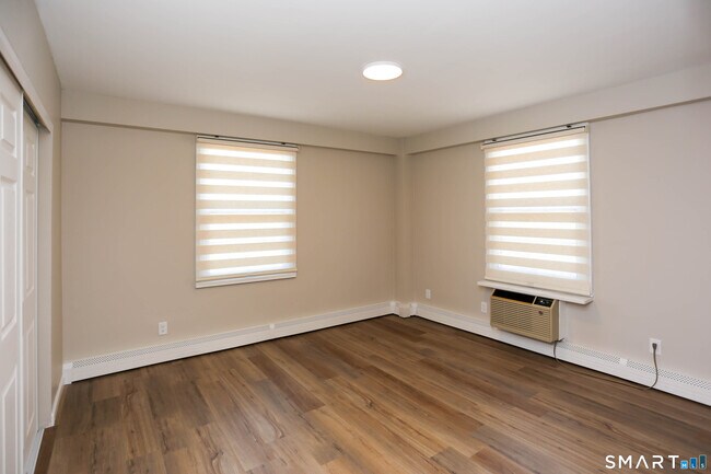 Building Photo - 30 Glenbrook Rd