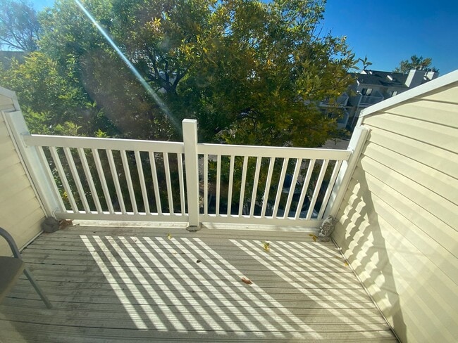 Building Photo - 2 Bedroom Townhome Near Buckley Air Force Base