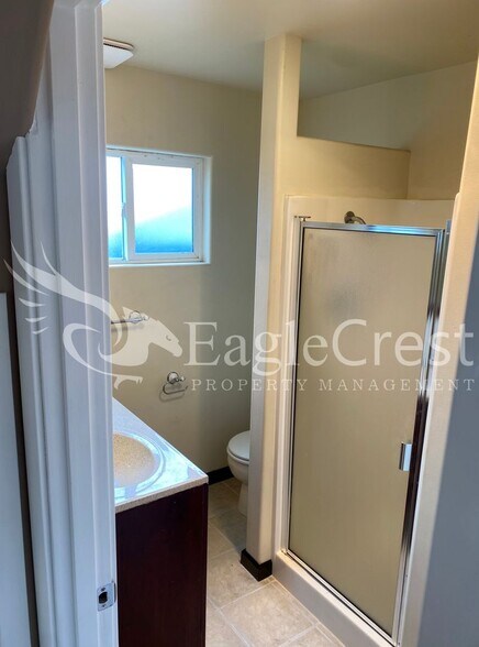 Building Photo - Charming 2 Bedroom Home With 1 Car Garage and A Covered Porch