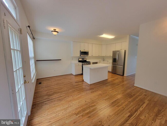 Building Photo - 20872 Ivymount Terrace