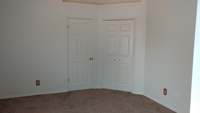 Building Photo - Big backyard on this NW home, Central Unif...