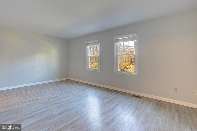 Building Photo - 1844 Sharwood Pl