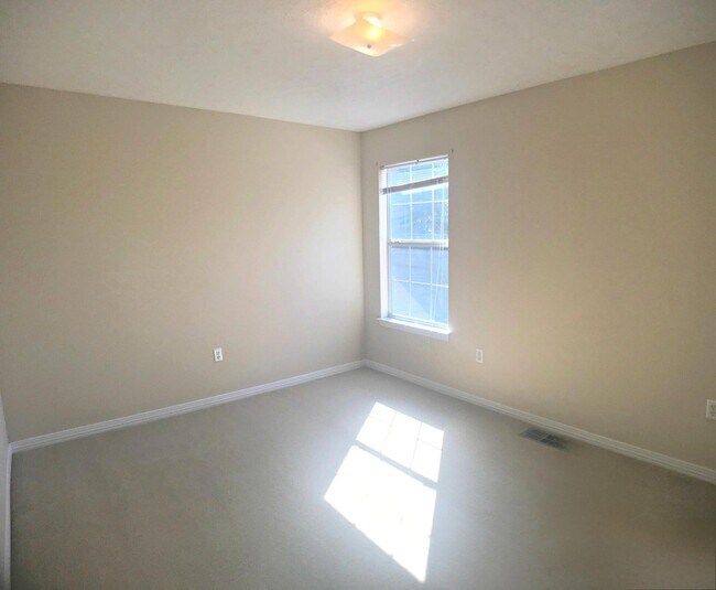 Building Photo - 2413 Suwanee Ln