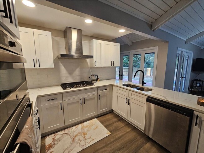 Building Photo - 1052 Indian Hills Pkwy NE