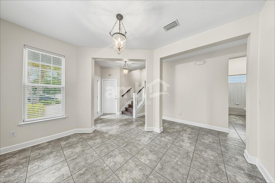 Building Photo - 31 Hiller Ln