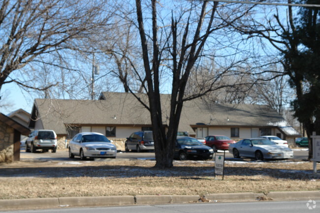 Bluestem Apartments - (NW) 32-Unit Apartment Complex