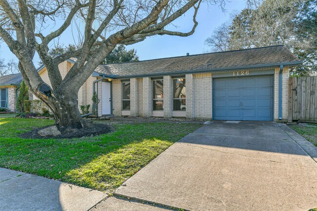 Primary Photo - 1126 Oxford Dr