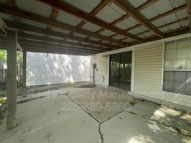 Building Photo - 9147 Fox Run Ave