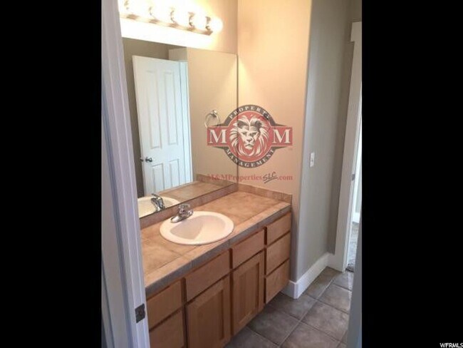 Building Photo - Beautiful 4 Bd 2.5 Bath Home in Sandy