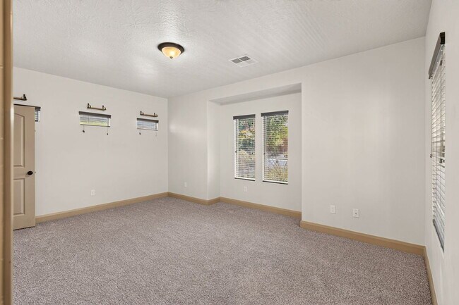 Building Photo - 2665 E 3630 S