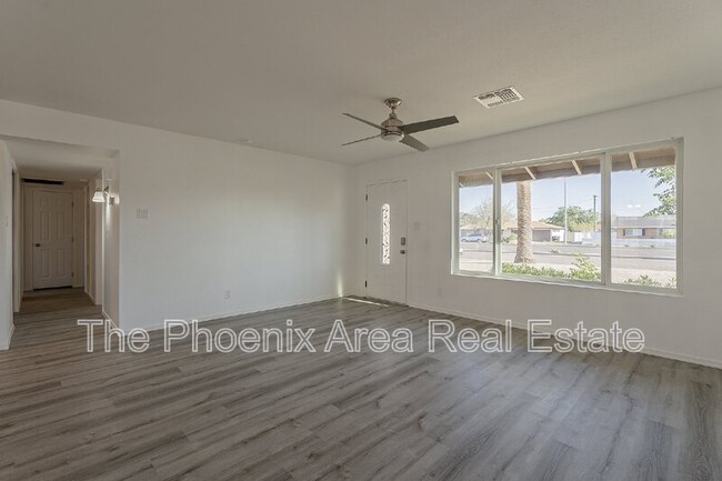 Building Photo - 8532 E Chaparral Rd
