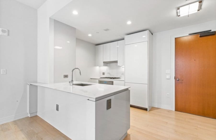 Primary Photo - 135 Seaport Blvd