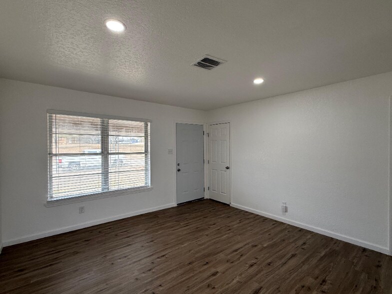 Building Photo - 4410 Moana Dr