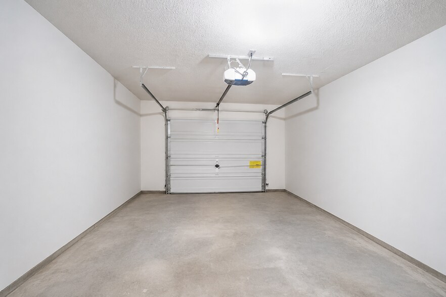 Building Photo - 5563 Windfall Ln
