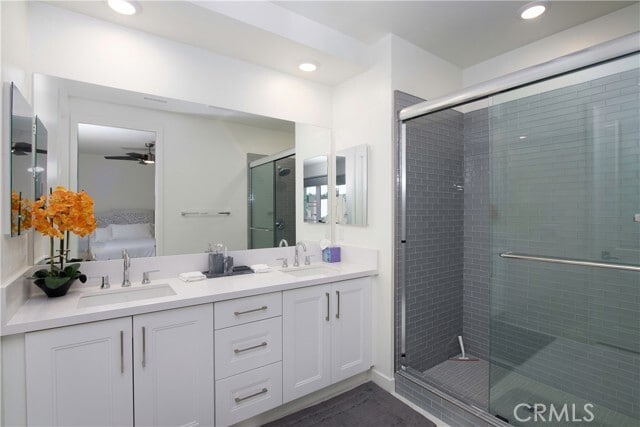 Building Photo - 1523 Doheny