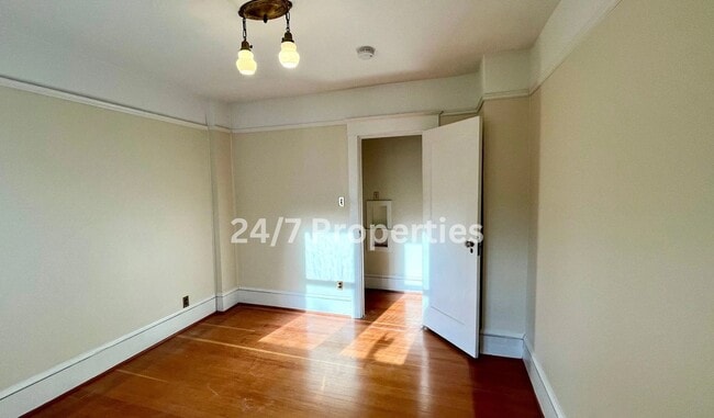 Building Photo - Unique Large 3BD I 2BA Home - Near Gabriel Park!