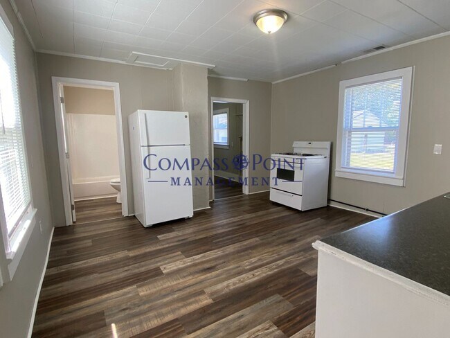 Building Photo - Spacious 1 bedroom and 1 bath house! FIRST MONTH RENT FREE!!!