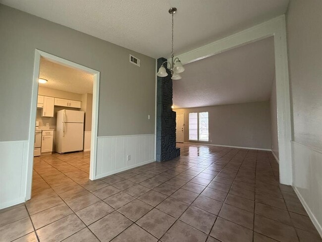 Building Photo - 12310 Willow Wild Dr