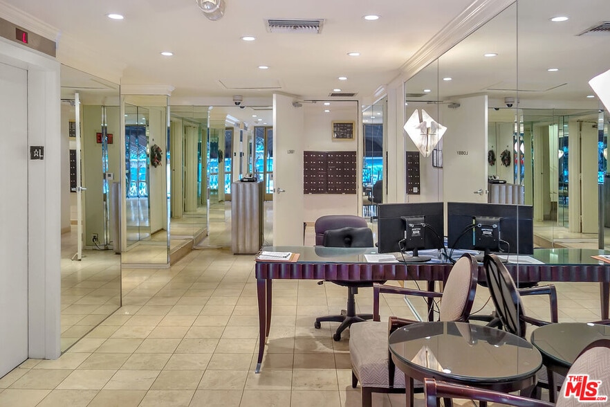 Building Photo - 10747 Wilshire Blvd