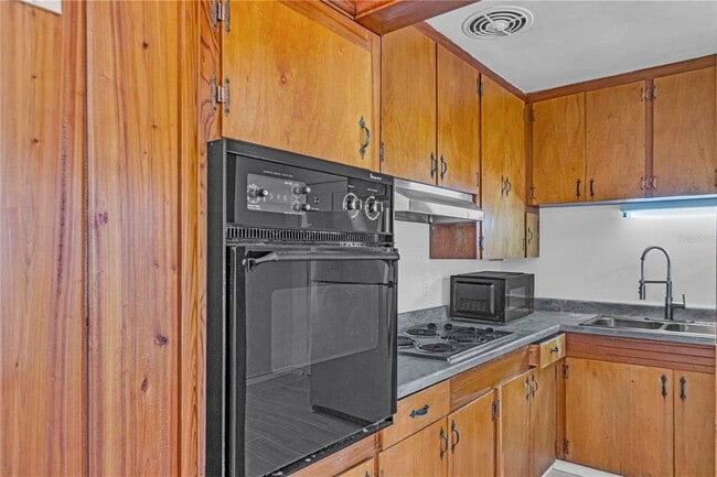 Building Photo - 324 N Lakeland Ave