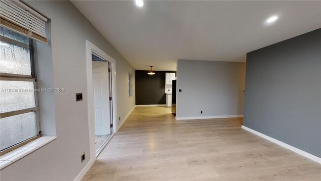 Building Photo - 404 NW 21st Terrace