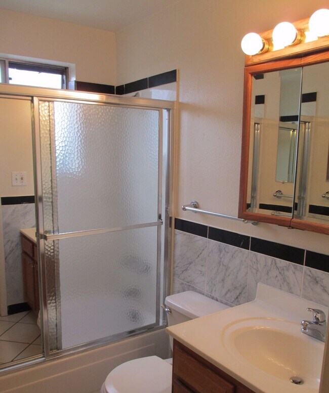 Building Photo - TOP FLOOR South Boulder 1 BD AVAILABLE NOW...