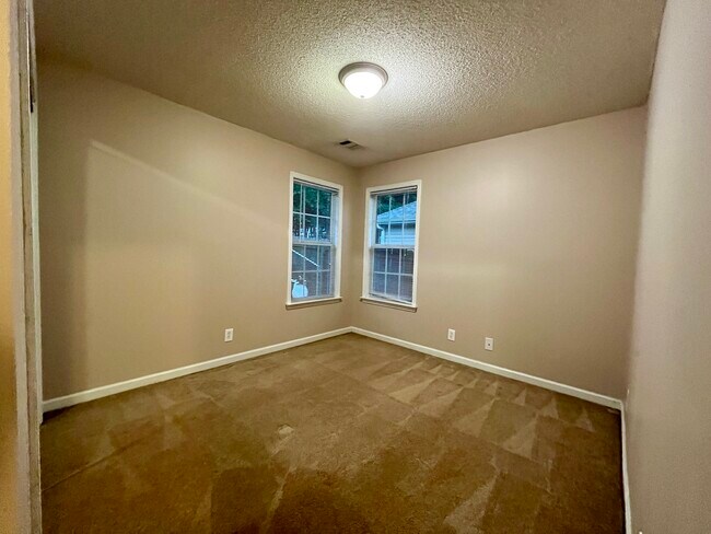 Building Photo - 107 Vanessa Dr