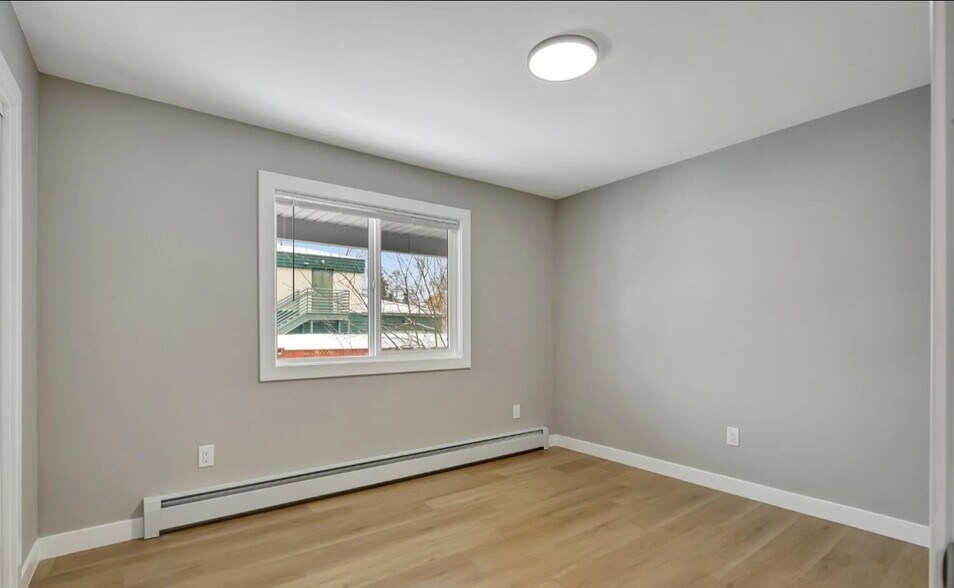 Building Photo - 818 E 10th Ave