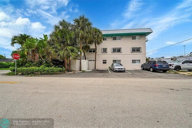 Building Photo - 2715 NE 49th St