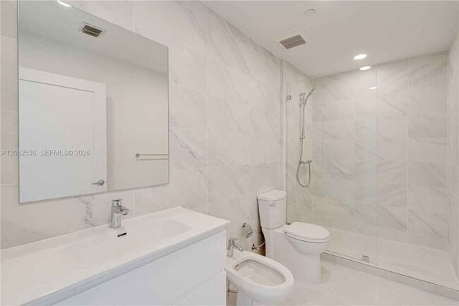 Building Photo - 816 84th St