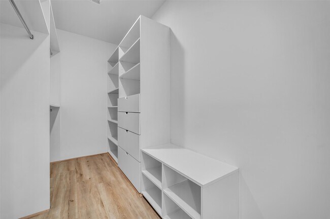 Building Photo - 15000 S Richmond Ave