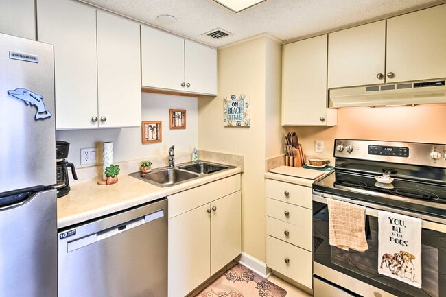 Building Photo - 2700 Ocean Shore Blvd