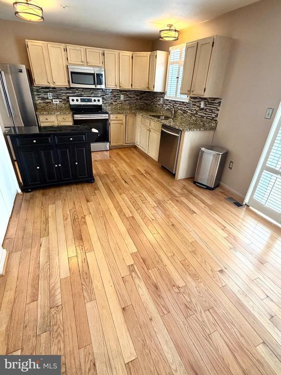 Building Photo - 5053 Colburn Terrace