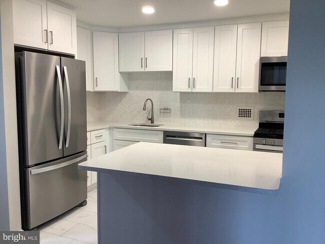 Building Photo - 5500 Friendship Blvd