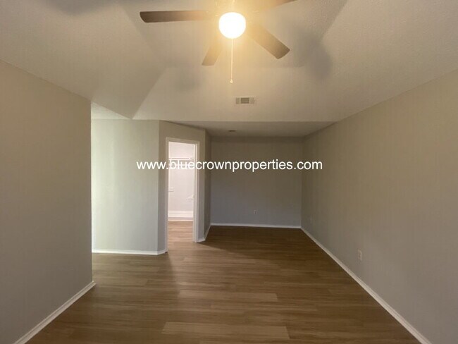 Building Photo - 1212 Case Dr