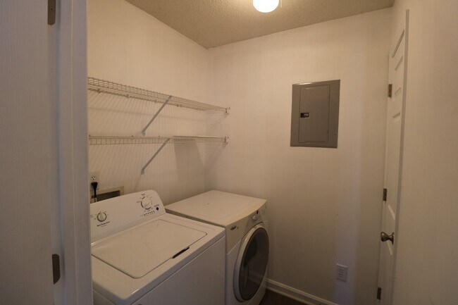 Building Photo - 214 Quietwood Dr