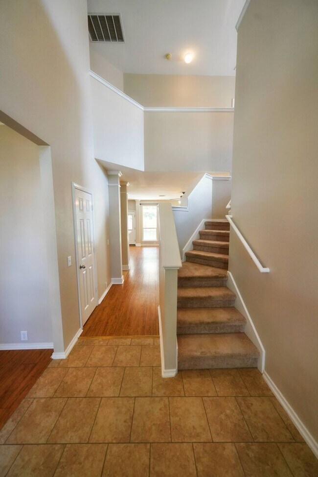 Building Photo - 4736 Green Bluff Dr