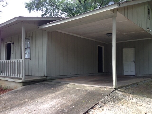 Building Photo - 4017 Flakes Mill Rd