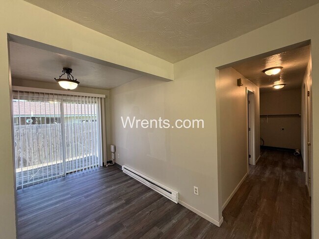 Building Photo - 2909-2911 E Rockwell